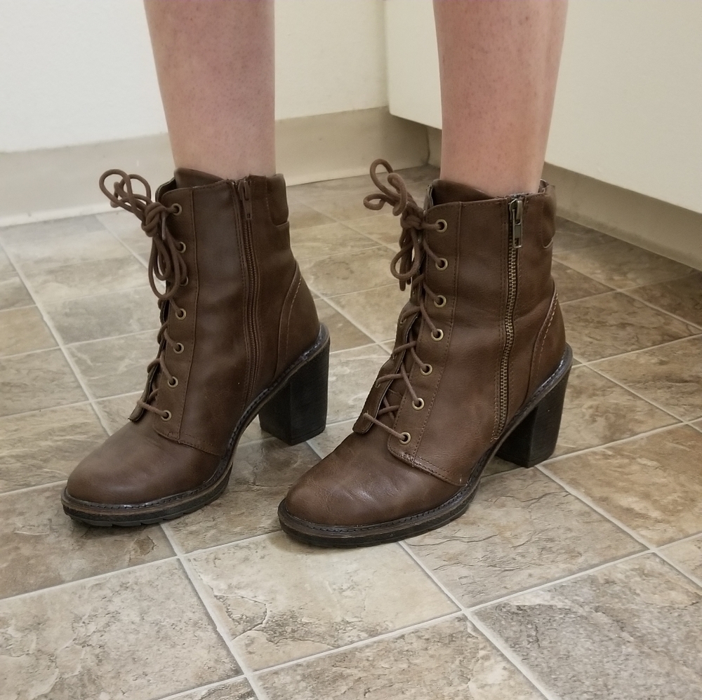 White Mountain - Jake, Brown Zip Up Booties